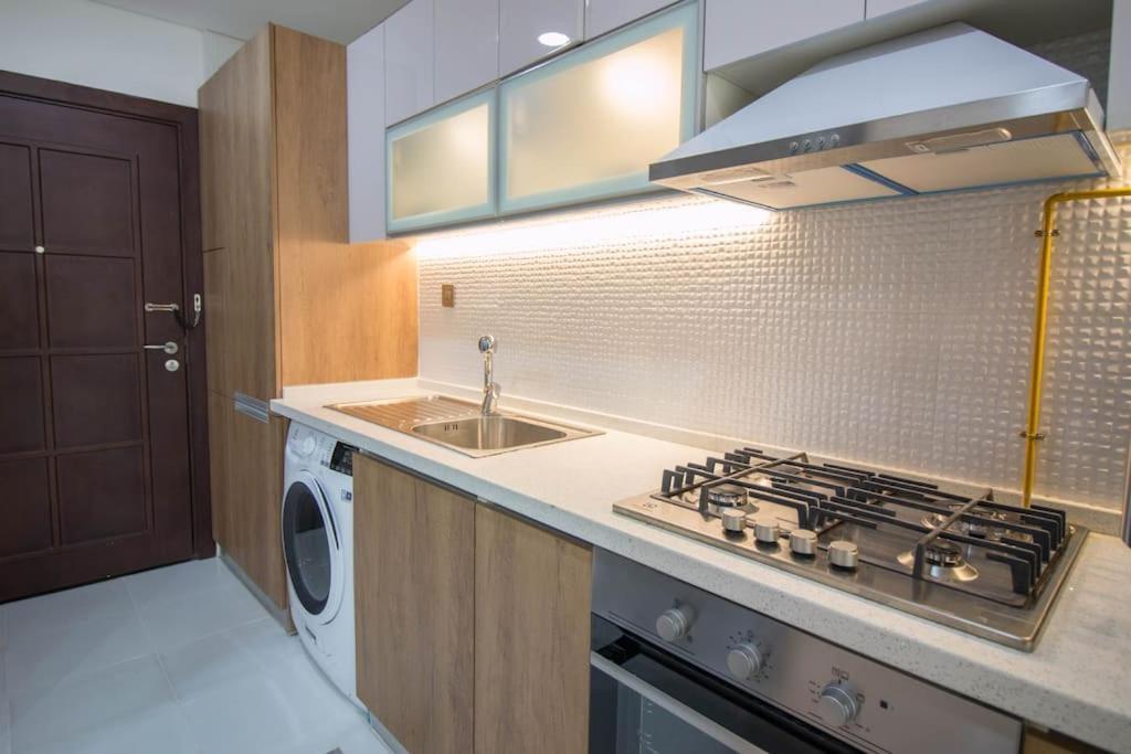 Furnished Ready To Move-in Apartment *